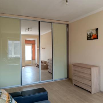 Незалежності вул. (Титова), 2