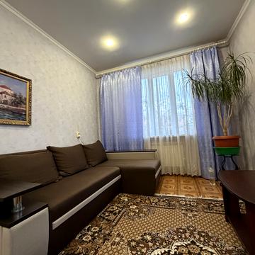 Незалежності вул. (Титова), 2