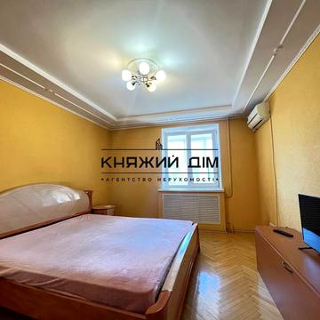 Жилянська вул., 72