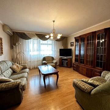 Івана Пулюя вул., 1