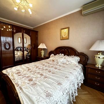 Івана Пулюя вул., 1