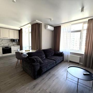 Євгена Сверстюка вул. (Марини Раскової), 6