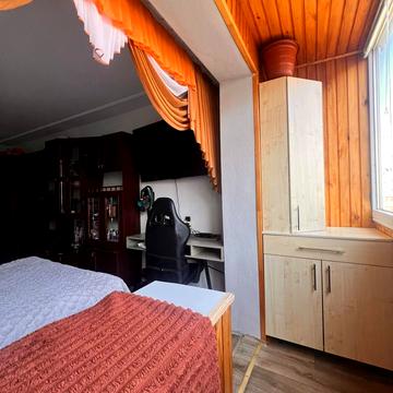 Василя Симоненка вул., 18