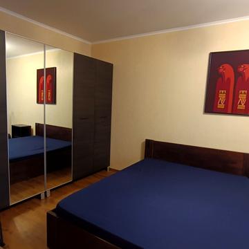 Академіка Філатова вул., 5/3