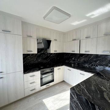 Космонавтів вул., 53/1