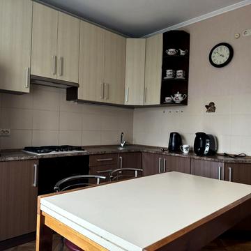 Зарічанська вул., 26