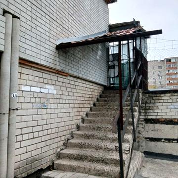 Кулишівська вул. (Сергія Лазо), 1