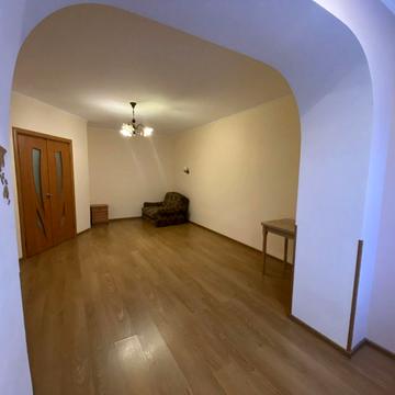 Яблунева вул., 1/3