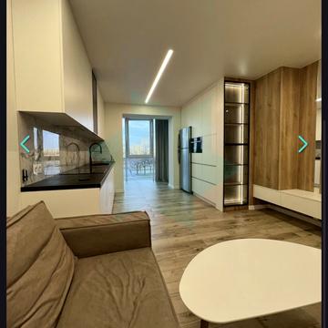 Набережна Перемоги вул., 42