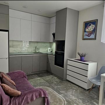 Будівельників вул., 9