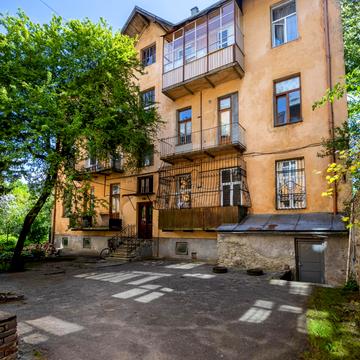 Сергія Єфремова вул., 51