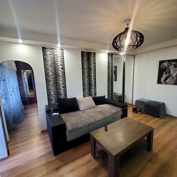 Будівельників вул., 18