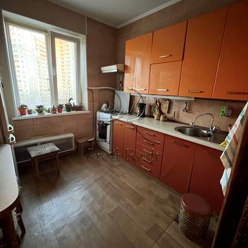 Тетяни Яблонської вул., 1