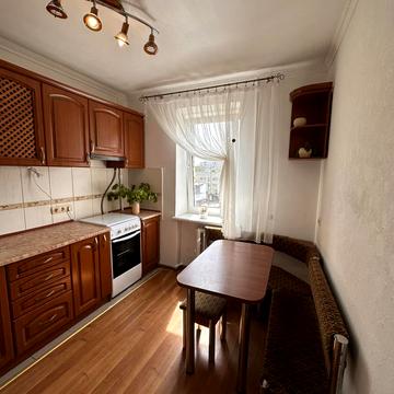 Низинна вул., 2