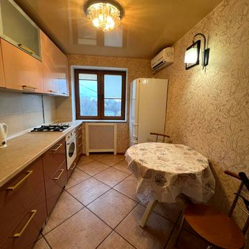 Квартальна вулиц вул. (Гладкова), 45