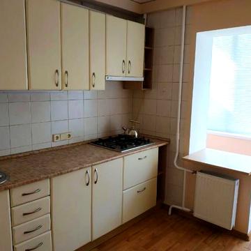 Мілютенка вул., 7