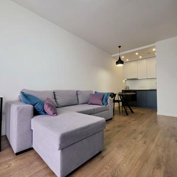 Дніпровська набережна вул., 20-Б