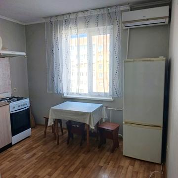 Академіка Сахарова вул., 44