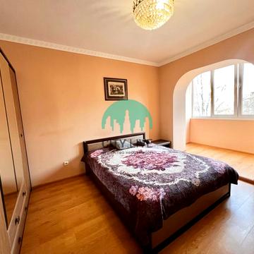 Євгена Коновальця вул., 42