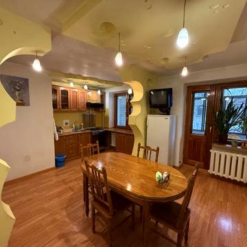 Широка вул., 66