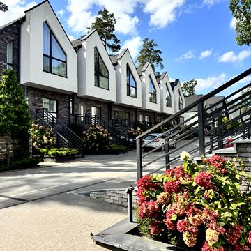 Євгена Коновальця вул.