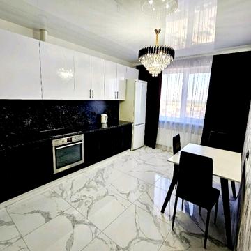 Академіка Сахарова вул., 36