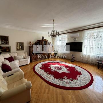 Прорізна вул., 10