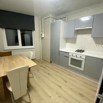 Яблунева вул., 11