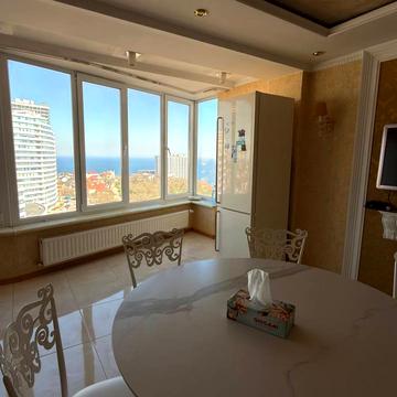 Літературна вул., 12