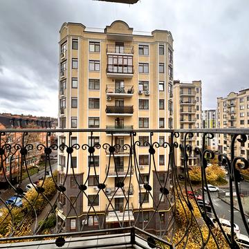 Західна вул., 12