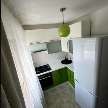 Романа Ратушного вул. (Волгоградська), 37