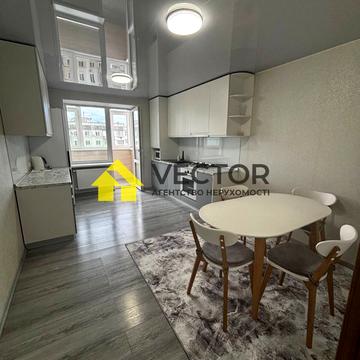 Героїв України вул., 4