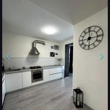 Набережна Перемоги вул., 42