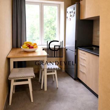 Леся Курбаса просп., 9-Б