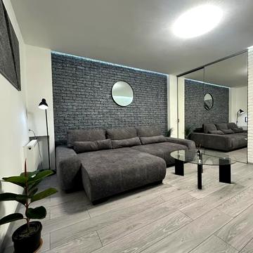 Набережна Перемоги вул., 42