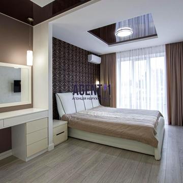 Валерія Лобановського вул., 28