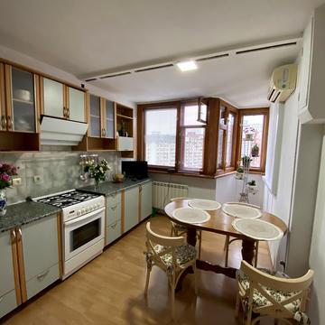 Драгоманова вул., 20