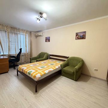 Голосіївський просп. (40-річчя Жовтня), 11