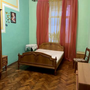 Миколи Леонтовича вул., 9