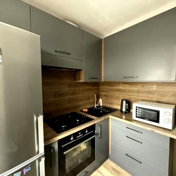 Надрічна вул., 3