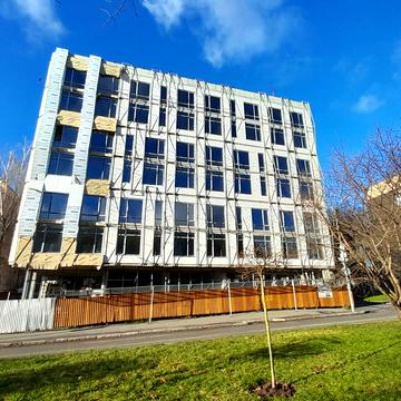 Космонавтів просп., (Будинок)