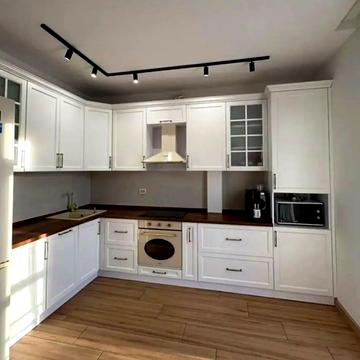 Бориса Тлехаса вул., 18