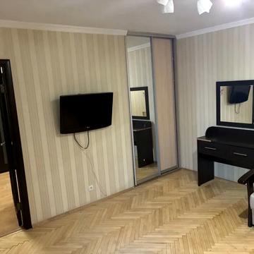 Захарівська вул., 10