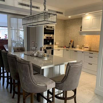 Ігоря Білозіра вул., 48