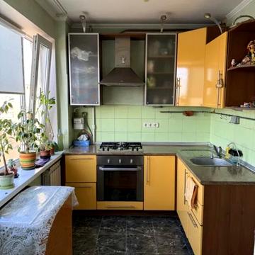 Прирічна вул., 27