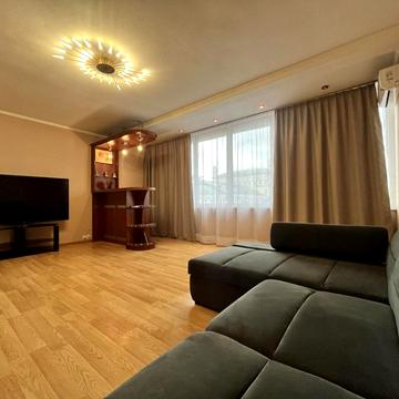 Володимирська вул., 51/53