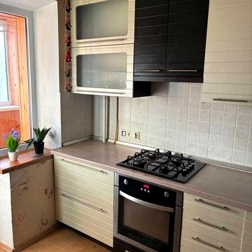 Захарівська вул., 10