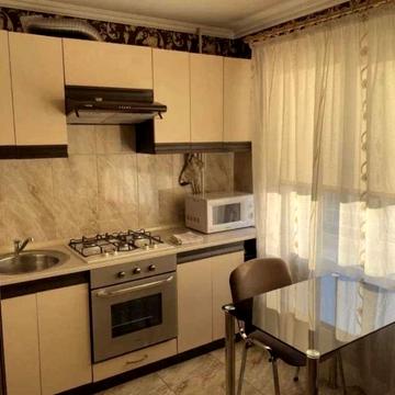 Чеська вул., 4