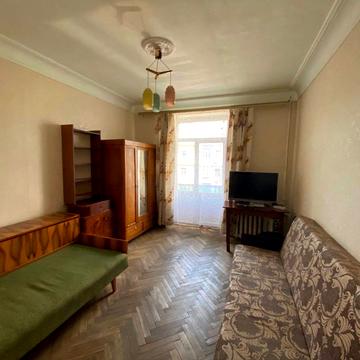 Михайла Грушевського вул., 34/1