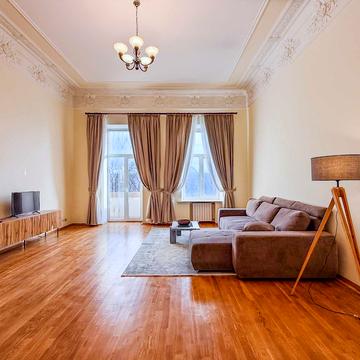 Ярославів Вал вул., 4